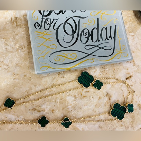 Green and Gold Four Lead Clover Necklace - Picture 2 of 9